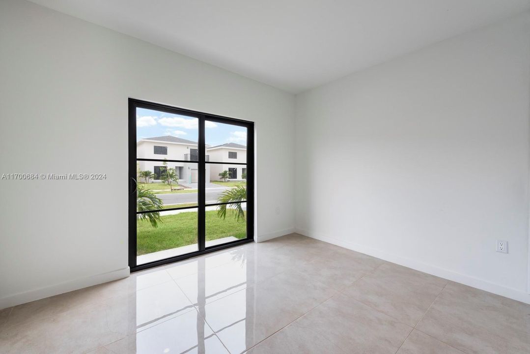 Vendido Recientemente: $599,900 (5 camas, 3 baños, 0 Pies cuadrados)