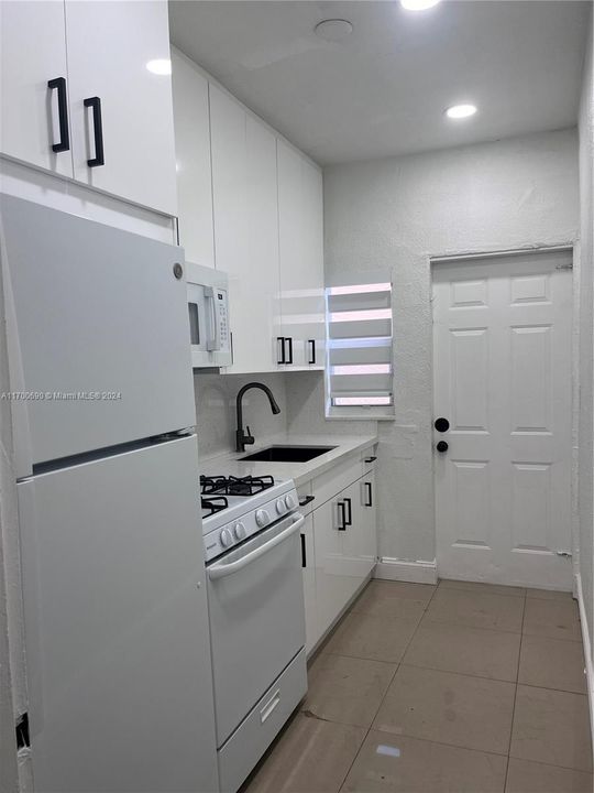 For Sale: $265,000 (2 beds, 1 baths, 654 Square Feet)