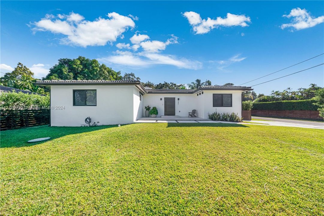 For Sale: $1,300,000 (3 beds, 2 baths, 1605 Square Feet)