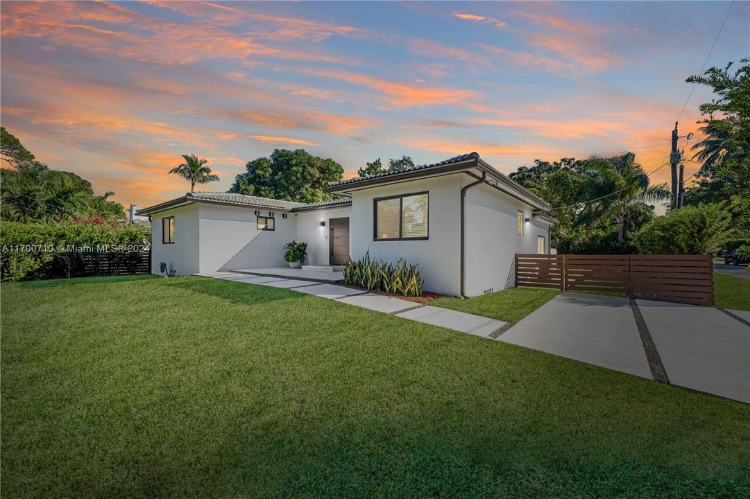 For Sale: $1,300,000 (3 beds, 2 baths, 1605 Square Feet)