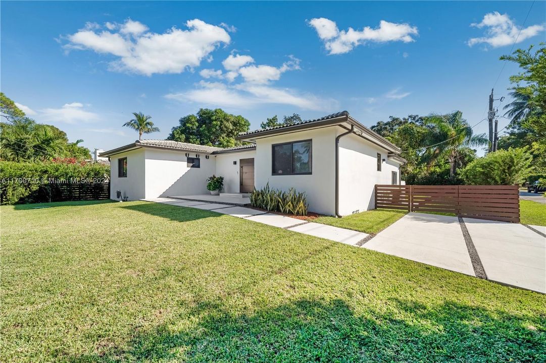 For Sale: $1,300,000 (3 beds, 2 baths, 1605 Square Feet)