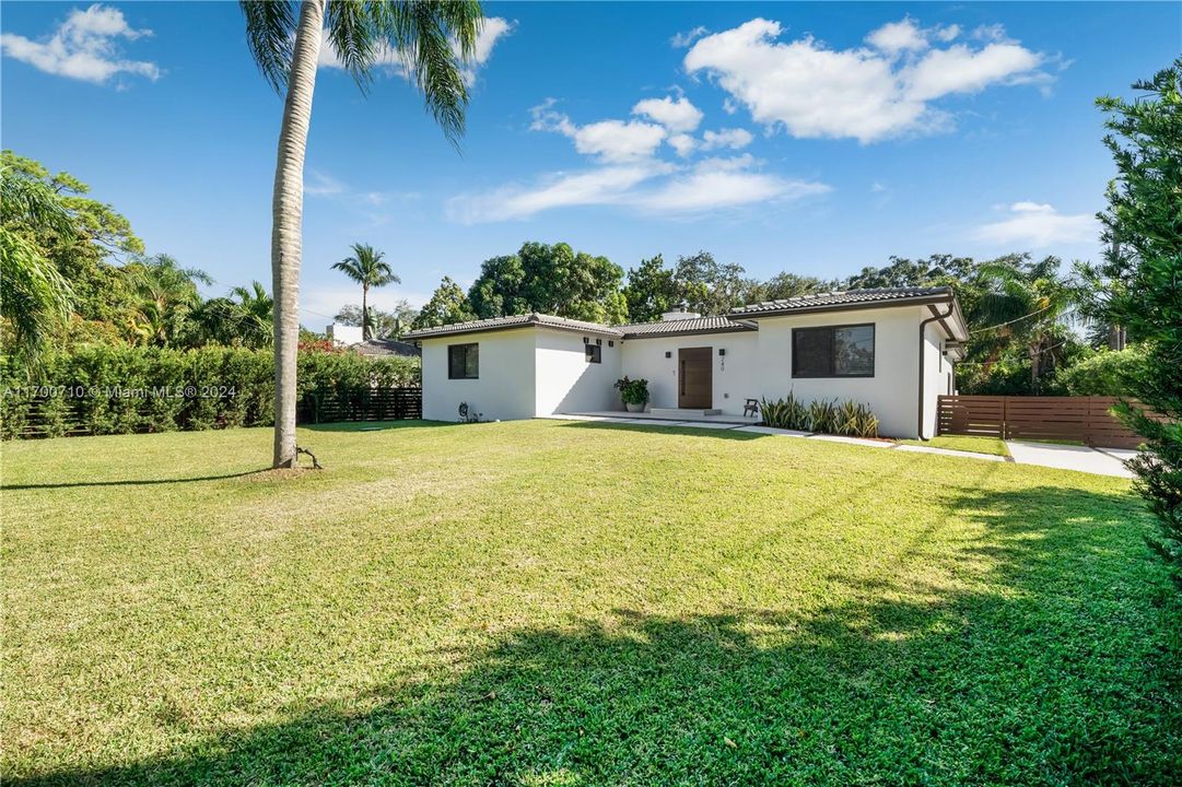 For Sale: $1,300,000 (3 beds, 2 baths, 1605 Square Feet)