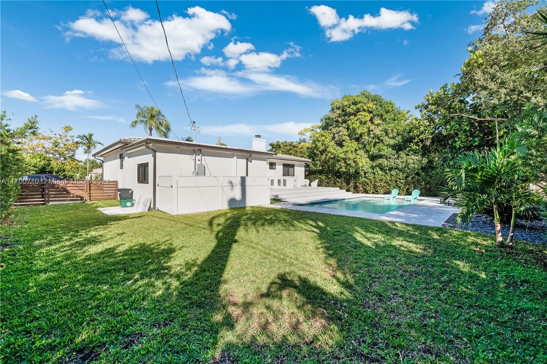 For Sale: $1,300,000 (3 beds, 2 baths, 1605 Square Feet)