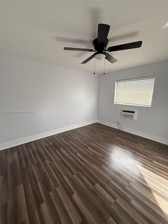 Active With Contract: $1,700 (2 beds, 1 baths, 775 Square Feet)