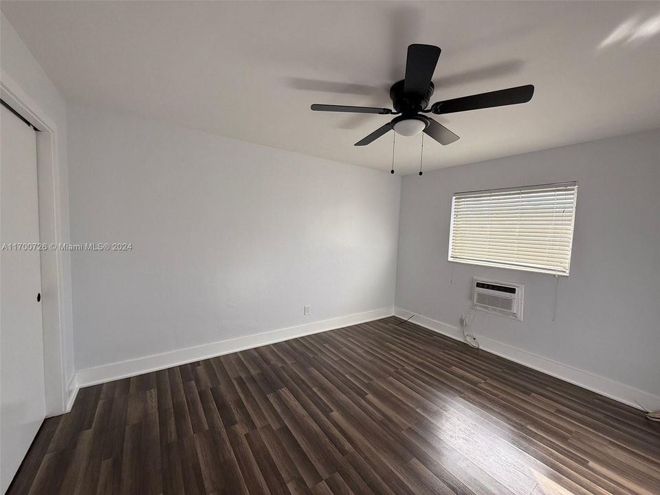 Active With Contract: $1,700 (2 beds, 1 baths, 775 Square Feet)