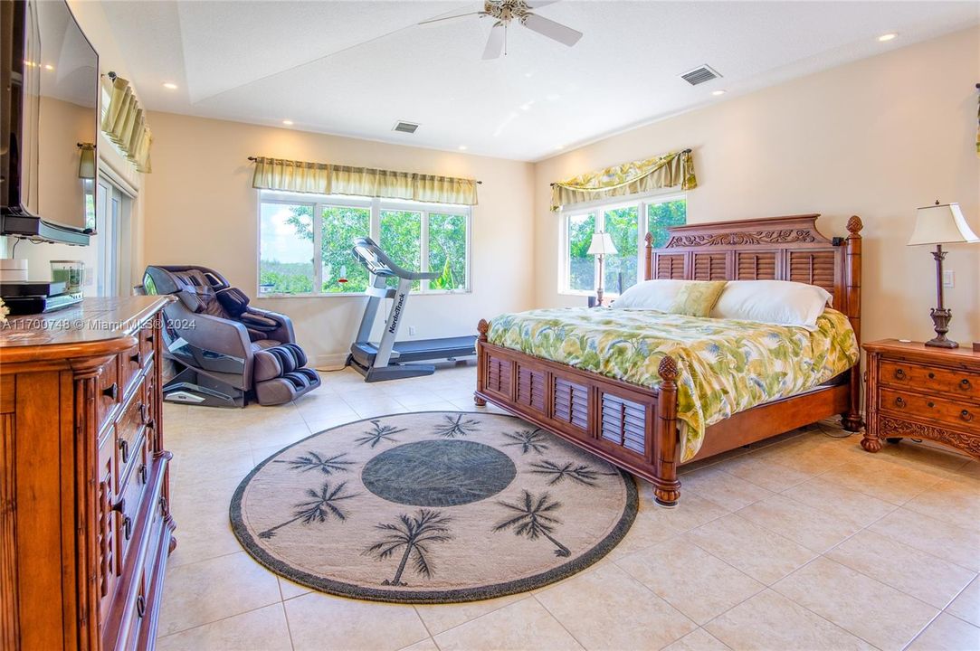 For Sale: $4,999,500 (4 beds, 2 baths, 2812 Square Feet)