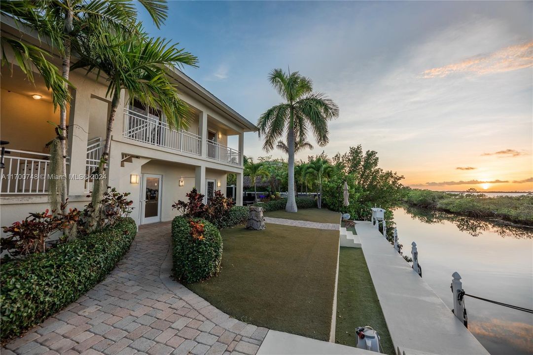 For Sale: $4,999,500 (4 beds, 2 baths, 2812 Square Feet)