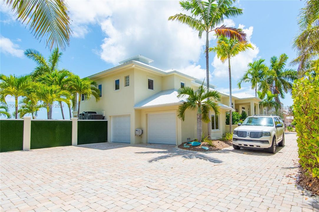 For Sale: $4,999,500 (4 beds, 2 baths, 2812 Square Feet)