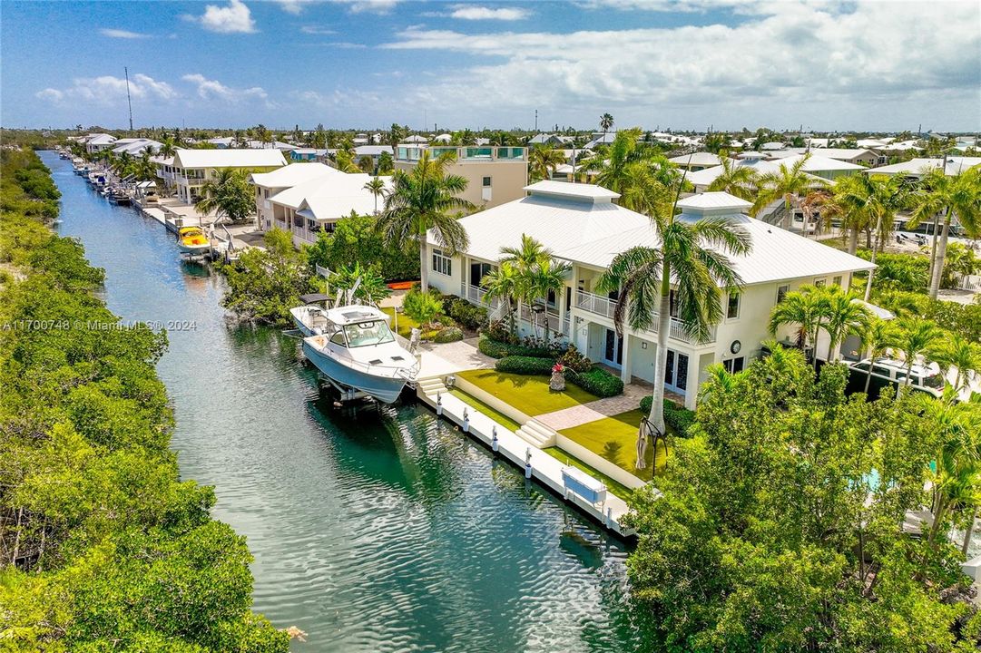 For Sale: $4,999,500 (4 beds, 2 baths, 2812 Square Feet)