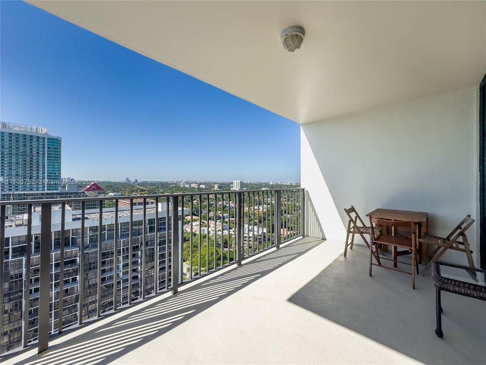 For Sale: $520,000 (1 beds, 1 baths, 868 Square Feet)