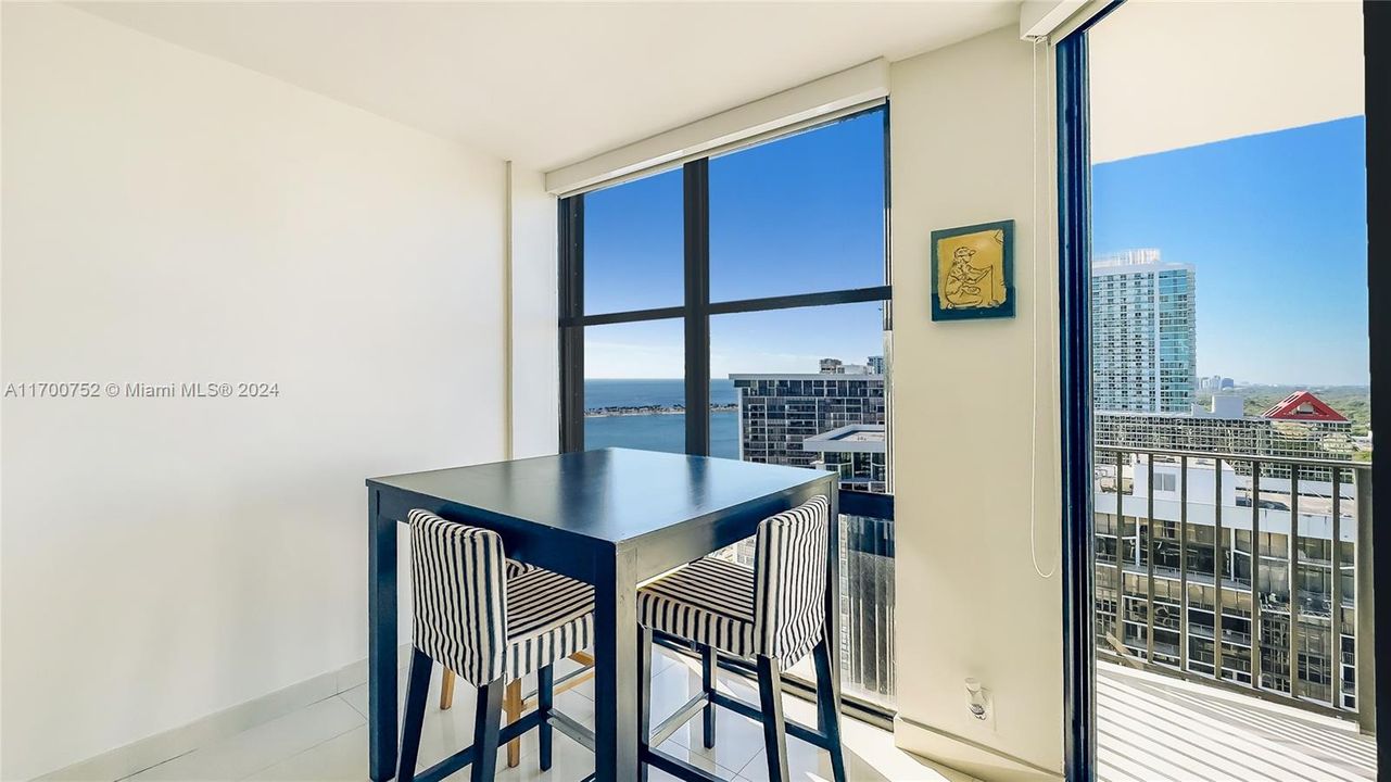 For Sale: $520,000 (1 beds, 1 baths, 868 Square Feet)