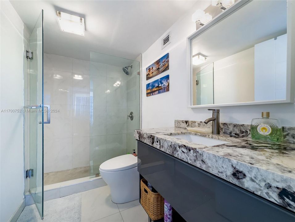 For Sale: $520,000 (1 beds, 1 baths, 868 Square Feet)