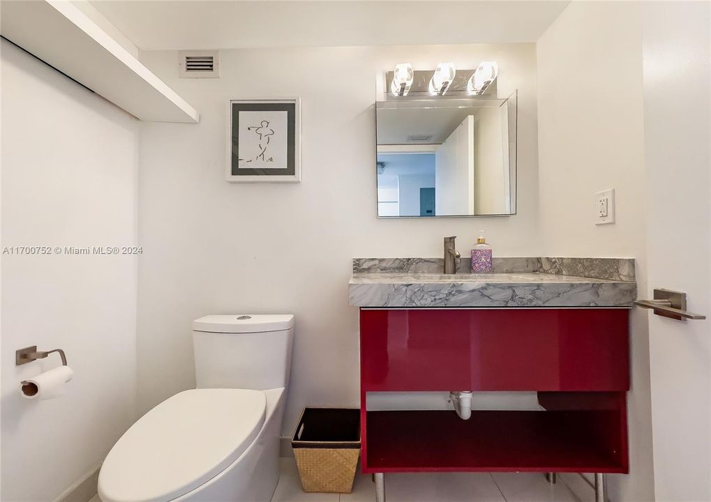 For Sale: $520,000 (1 beds, 1 baths, 868 Square Feet)