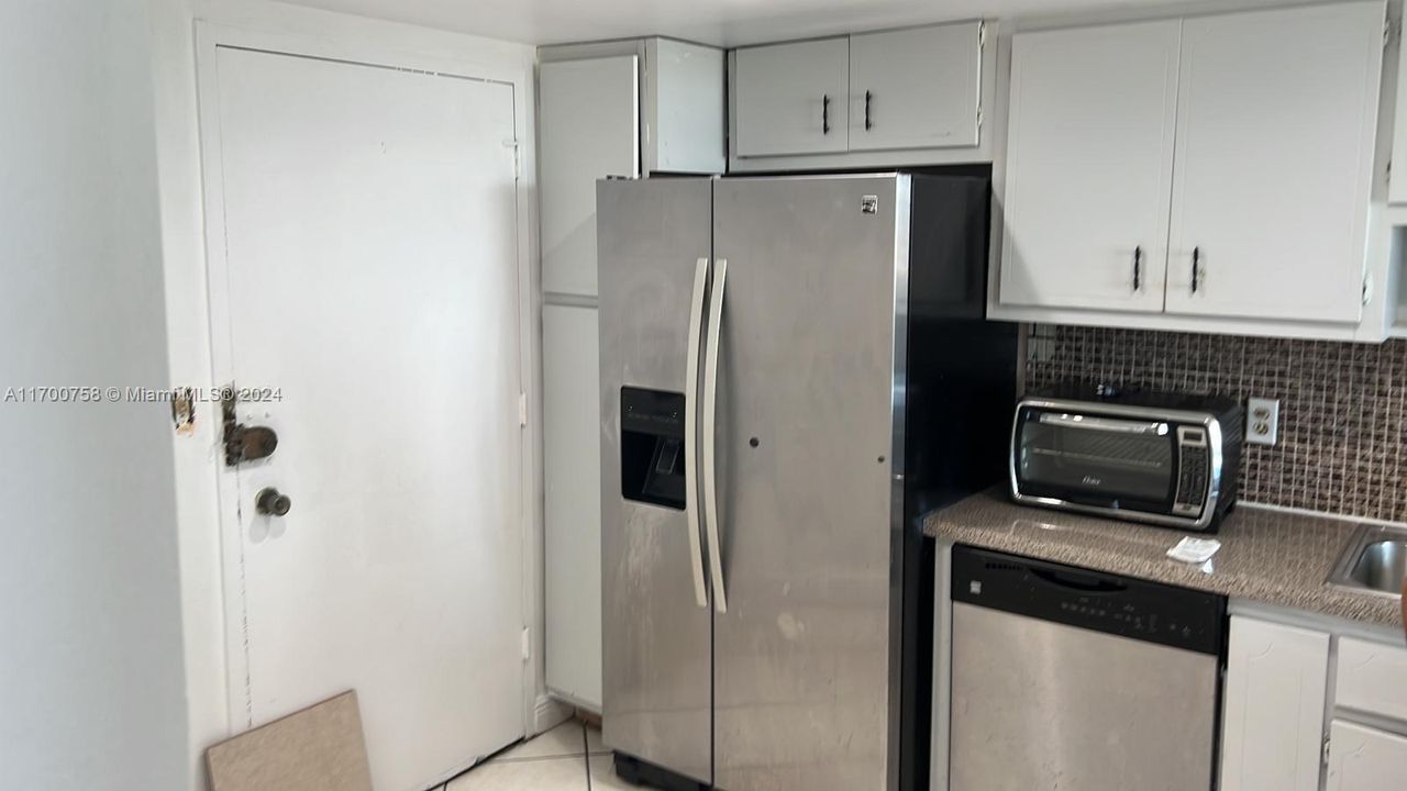 For Sale: $149,999 (1 beds, 2 baths, 861 Square Feet)