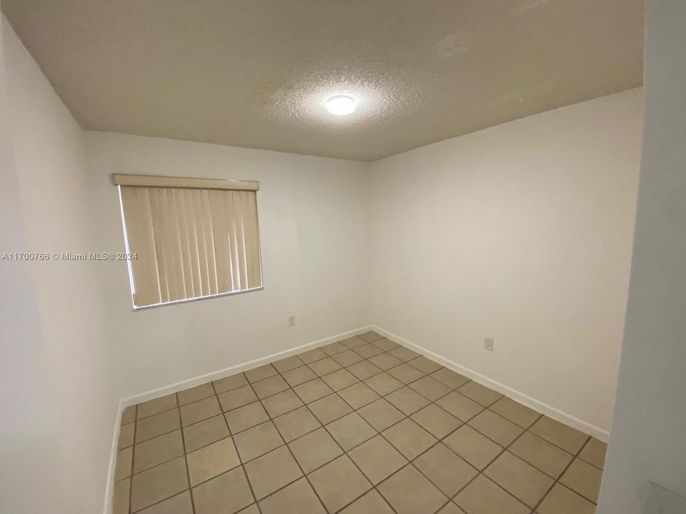 Active With Contract: $380,000 (3 beds, 2 baths, 1128 Square Feet)