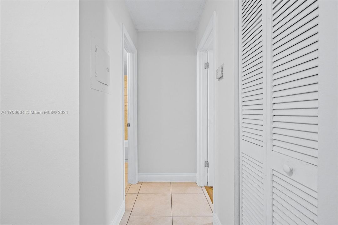 Active With Contract: $235,000 (1 beds, 1 baths, 630 Square Feet)