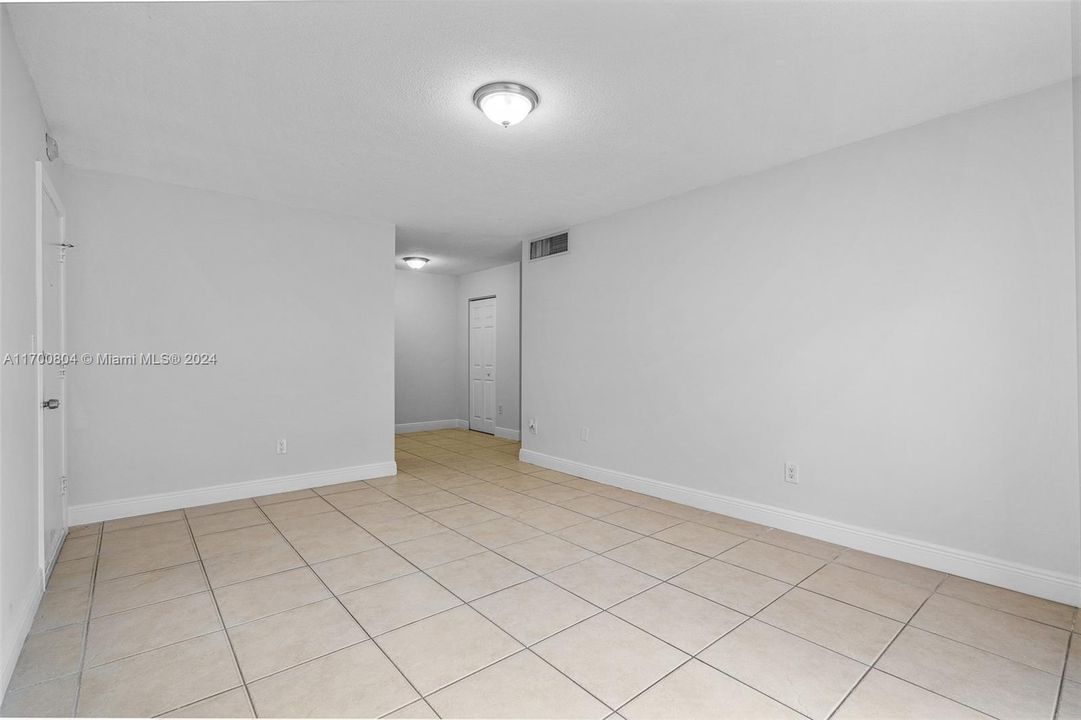 Active With Contract: $235,000 (1 beds, 1 baths, 630 Square Feet)