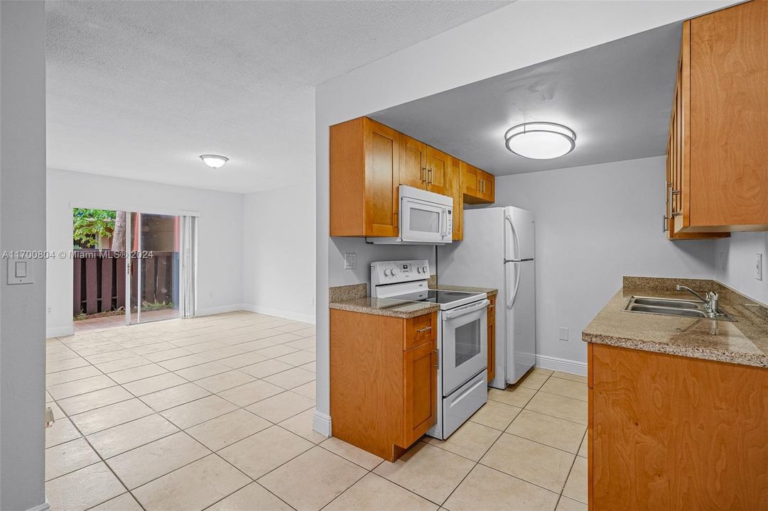 Active With Contract: $235,000 (1 beds, 1 baths, 630 Square Feet)