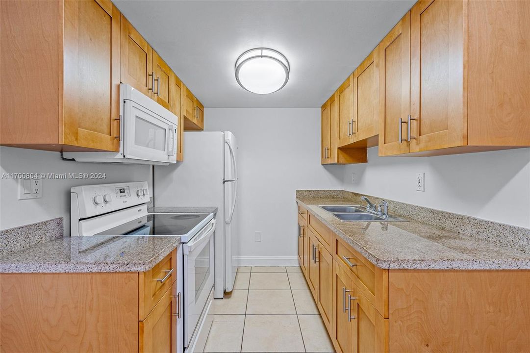 Active With Contract: $235,000 (1 beds, 1 baths, 630 Square Feet)