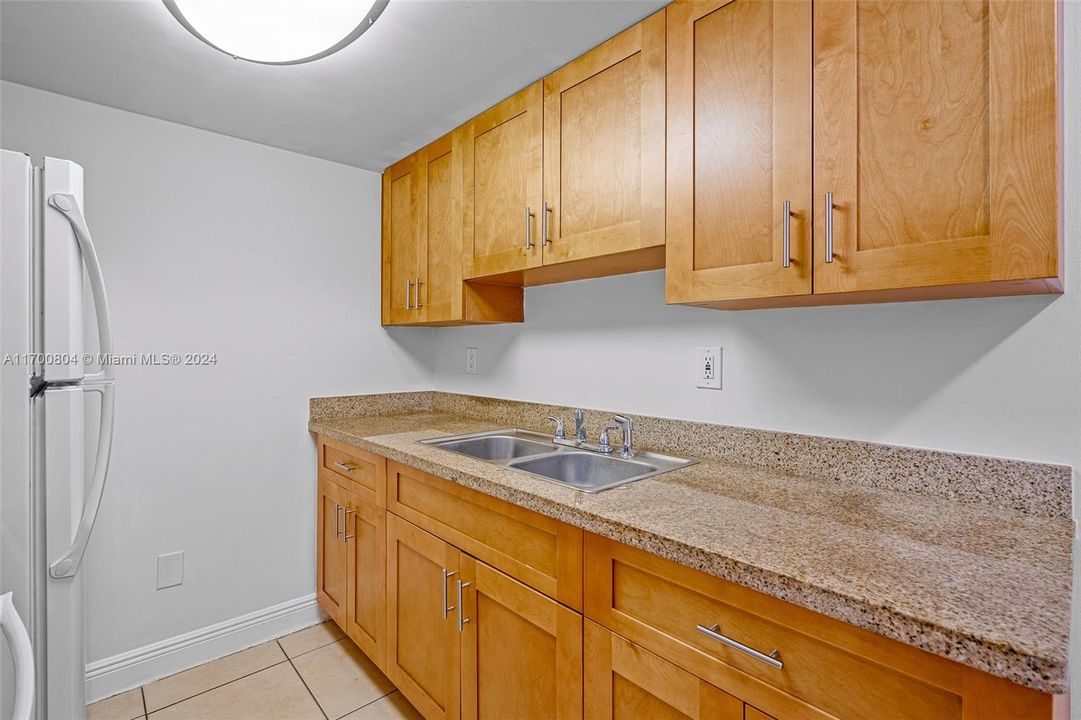 Active With Contract: $235,000 (1 beds, 1 baths, 630 Square Feet)