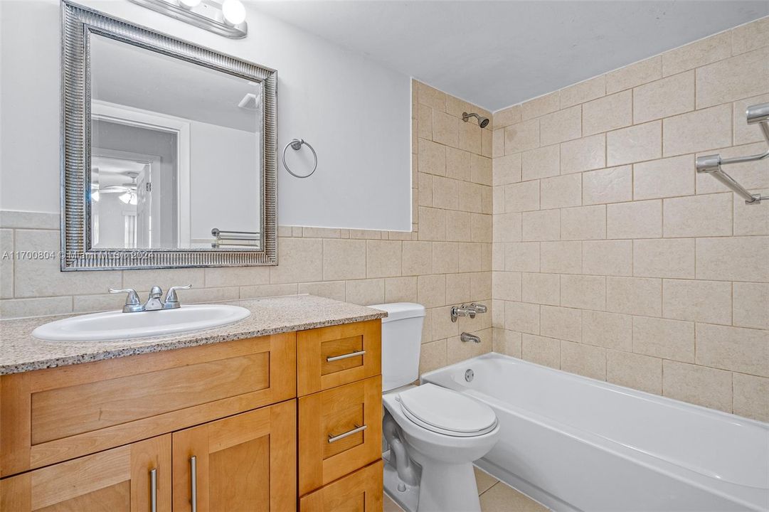 Active With Contract: $235,000 (1 beds, 1 baths, 630 Square Feet)