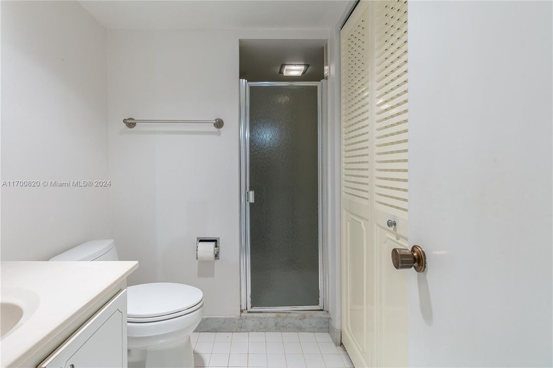 For Sale: $329,000 (1 beds, 2 baths, 1300 Square Feet)