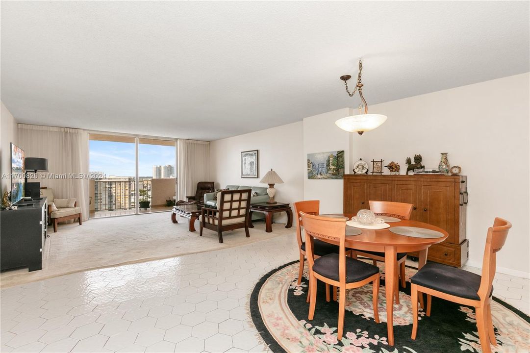 For Sale: $329,000 (1 beds, 2 baths, 1300 Square Feet)