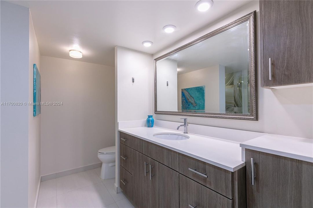 For Sale: $329,000 (1 beds, 2 baths, 1300 Square Feet)