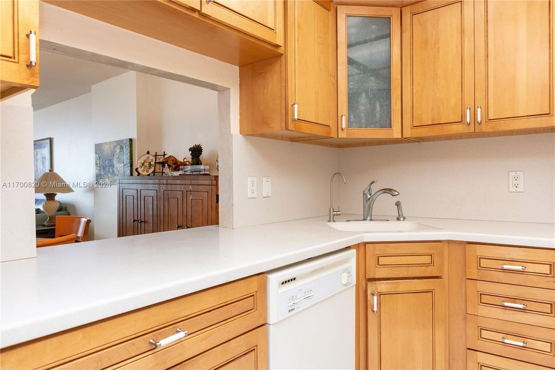 For Sale: $329,000 (1 beds, 2 baths, 1300 Square Feet)