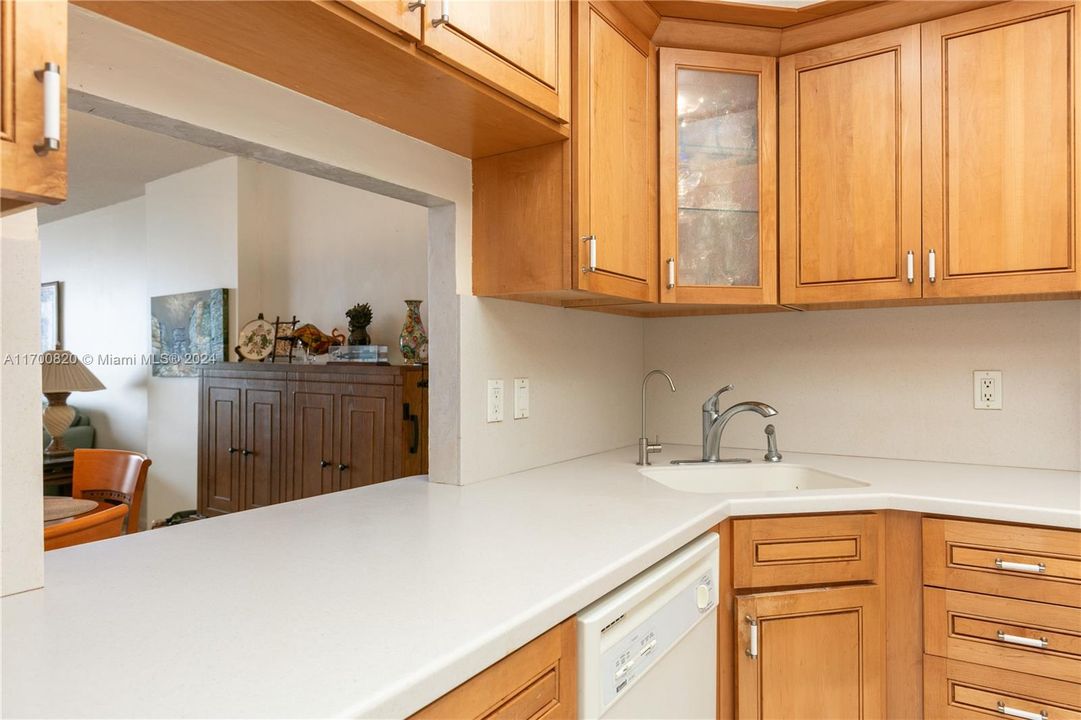 For Sale: $329,000 (1 beds, 2 baths, 1300 Square Feet)