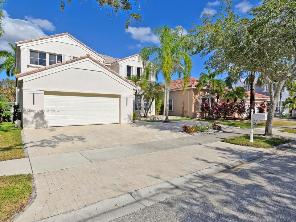 Active With Contract: $7,500 (5 beds, 3 baths, 2482 Square Feet)