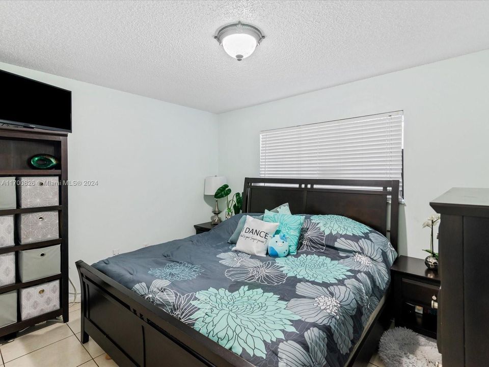 For Sale: $320,000 (2 beds, 2 baths, 1100 Square Feet)