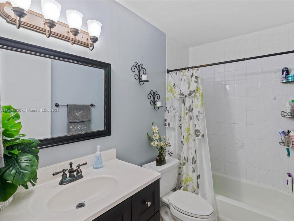 For Sale: $320,000 (2 beds, 2 baths, 1100 Square Feet)