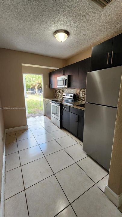 For Rent: $1,775 (2 beds, 1 baths, 1897 Square Feet)