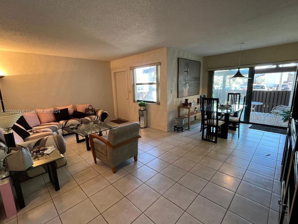 Active With Contract: $2,450 (3 beds, 2 baths, 1192 Square Feet)