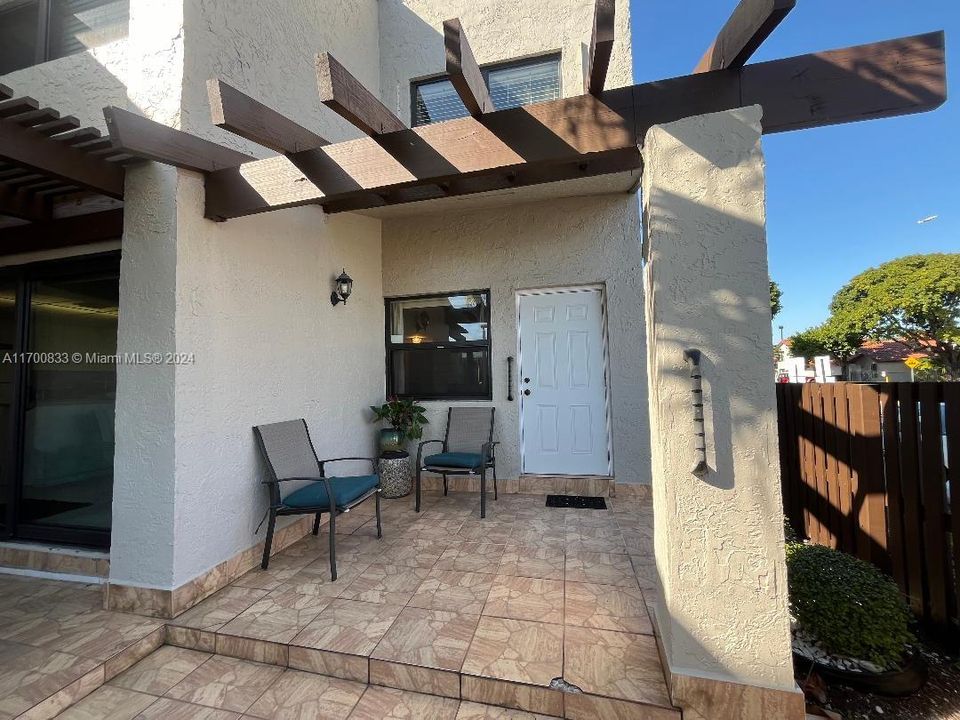 Active With Contract: $2,450 (3 beds, 2 baths, 1192 Square Feet)