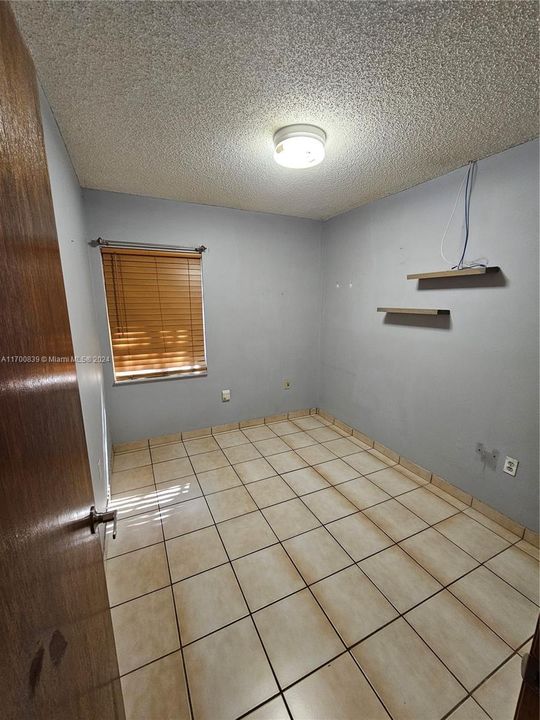 For Rent: $3,000 (3 beds, 2 baths, 970 Square Feet)