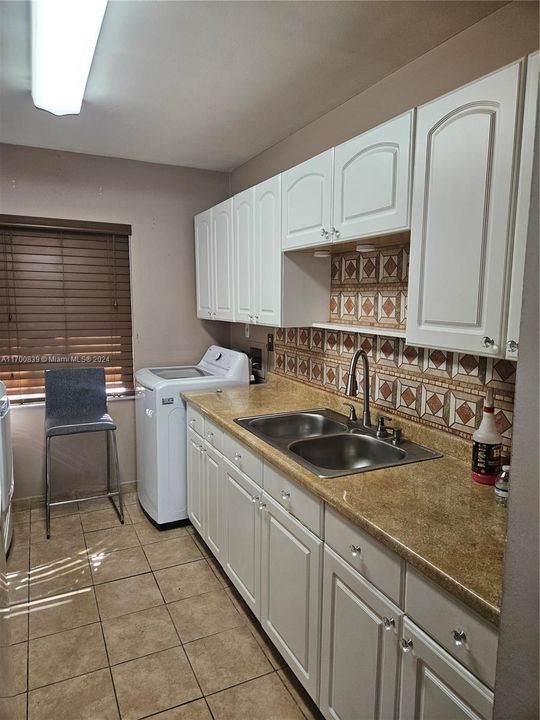 For Rent: $3,000 (3 beds, 2 baths, 970 Square Feet)