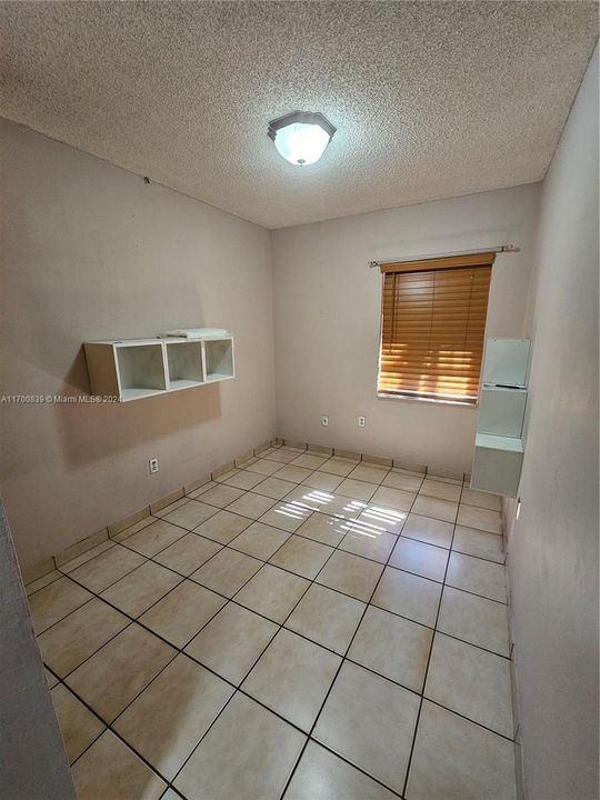 For Rent: $3,000 (3 beds, 2 baths, 970 Square Feet)