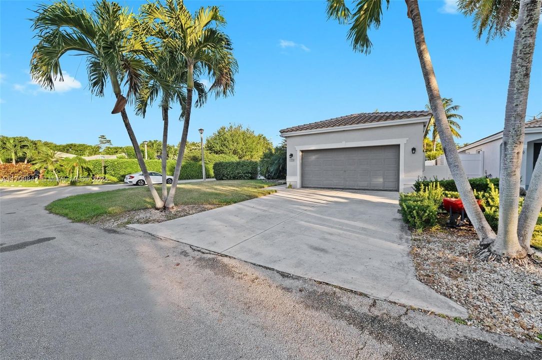 Gorgeous upgraded home in The Waterways.