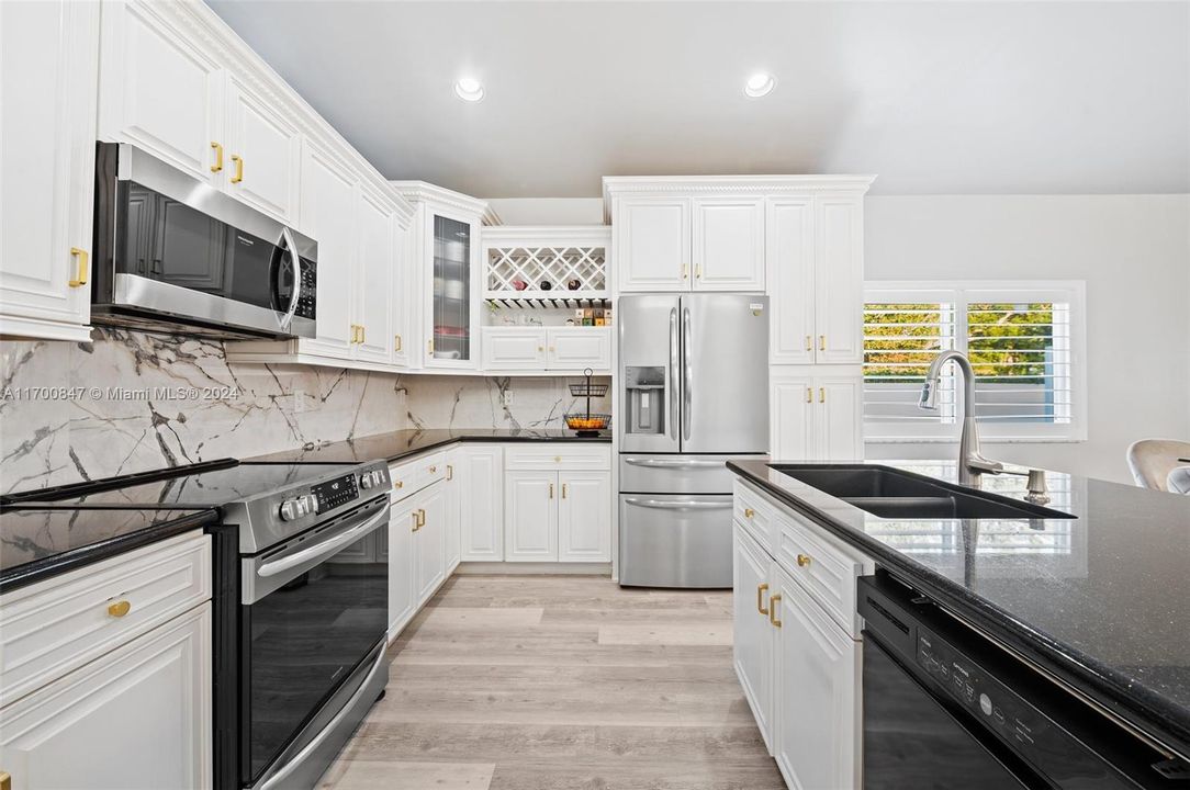 Upgraded kitchen cabinets with granite counters, stainless appliances.