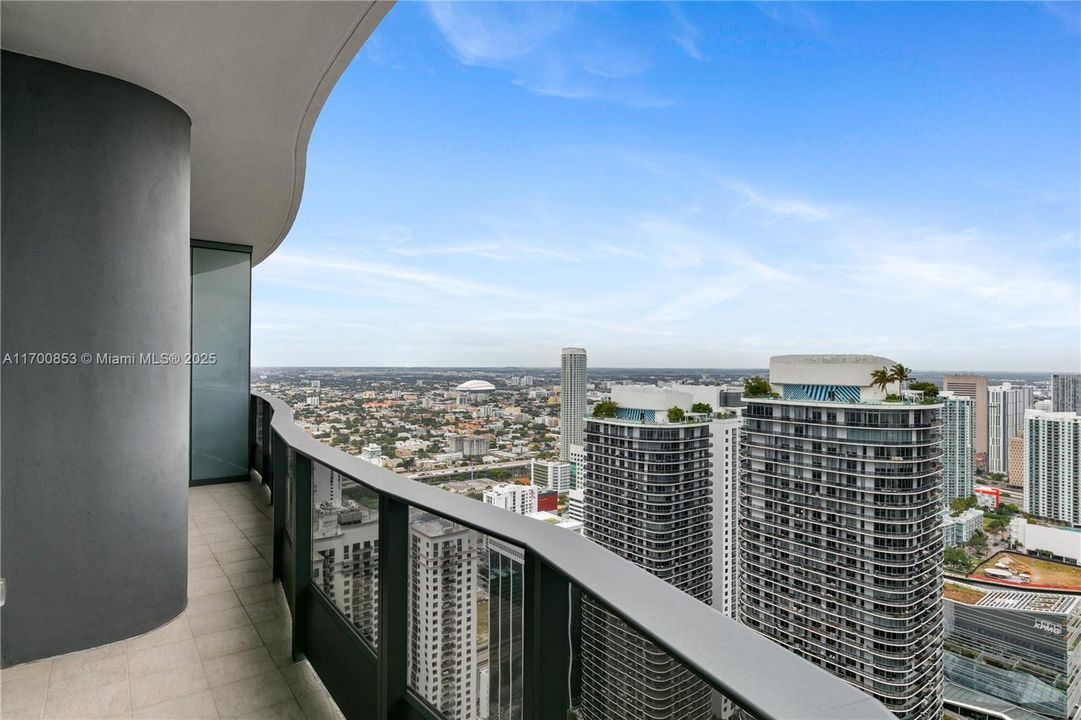 LARGE BALCONY OFFERS NE VIEWS OVER BRICKELL CONDOS AND BANKING DISTRICT