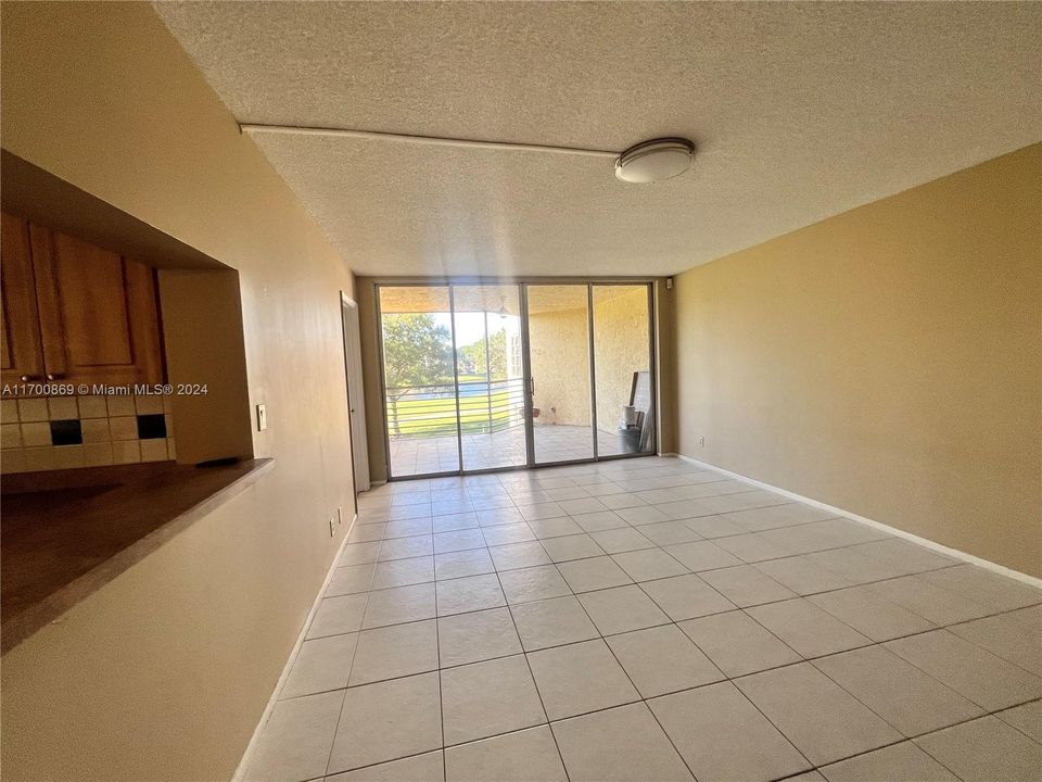 Activo con contrato: $295,000 (3 camas, 2 baños, 1155 Pies cuadrados)