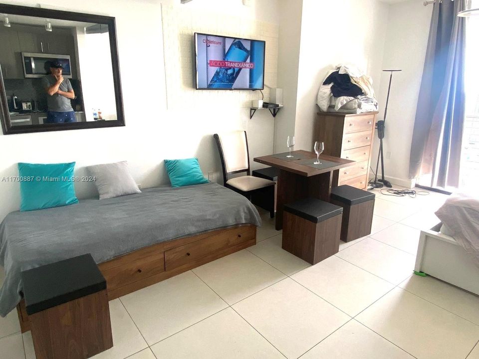 En Venta: $399,000 (0 camas, 1 baños, 423 Pies cuadrados)