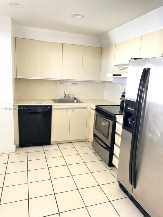 For Rent: $2,600 (2 beds, 2 baths, 1210 Square Feet)