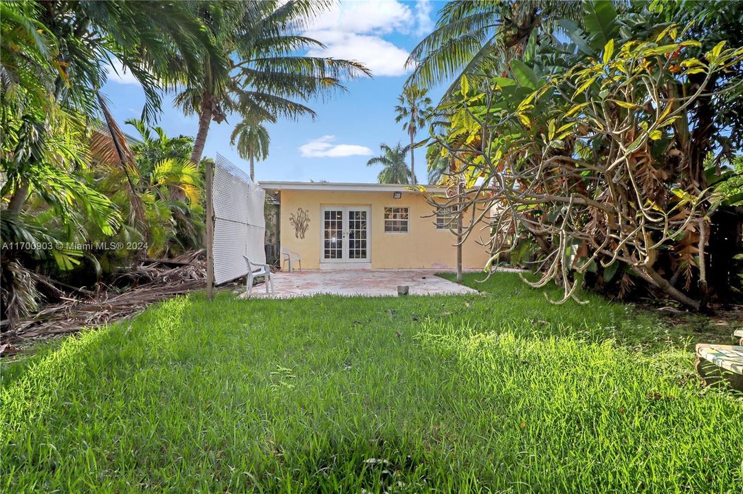 For Sale: $950,000 (3 beds, 2 baths, 1360 Square Feet)