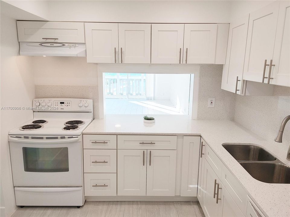 For Rent: $1,750 (2 beds, 1 baths, 935 Square Feet)