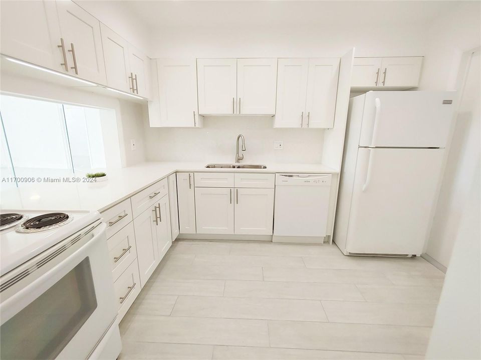 For Rent: $1,750 (2 beds, 1 baths, 935 Square Feet)