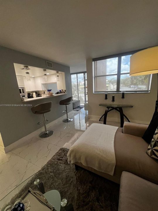 Active With Contract: $2,500 (2 beds, 2 baths, 1086 Square Feet)