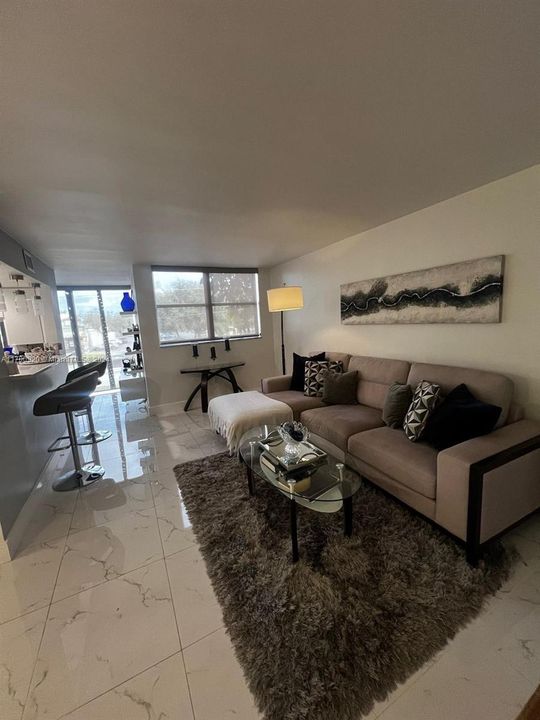 Active With Contract: $2,500 (2 beds, 2 baths, 1086 Square Feet)